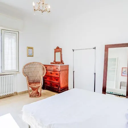 Daniela Del 빌라 *